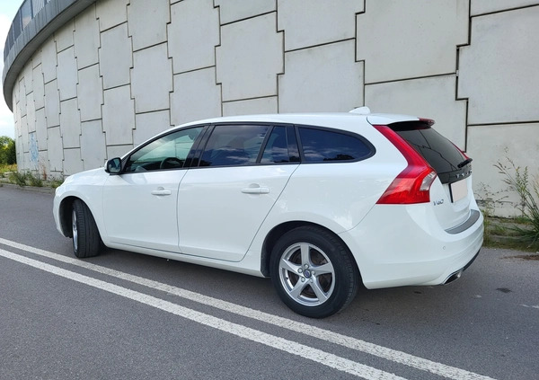 Volvo V60 cena 49400 przebieg: 226000, rok produkcji 2016 z Stąporków małe 301